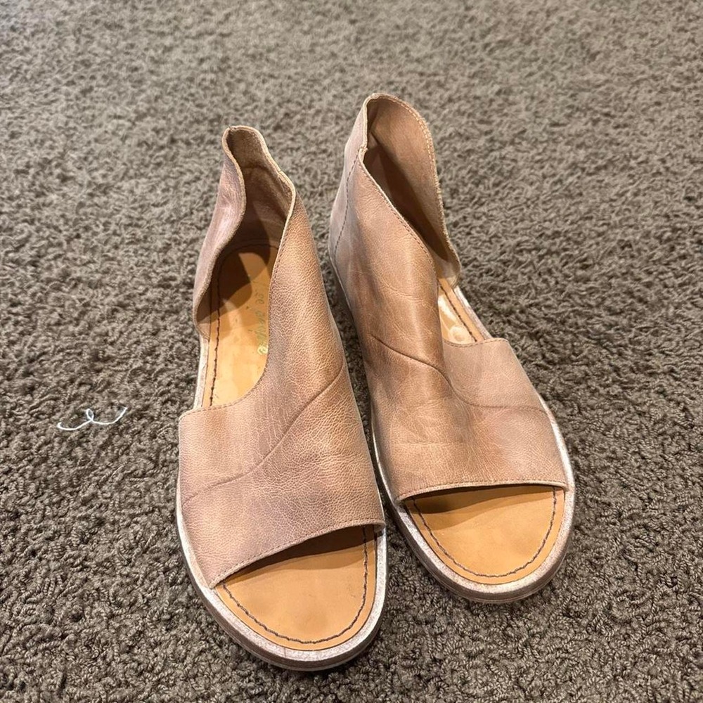 Free People Mont Blanc Tan Leather Asymmetrical Wrap Flat Sandals Open Toe 37